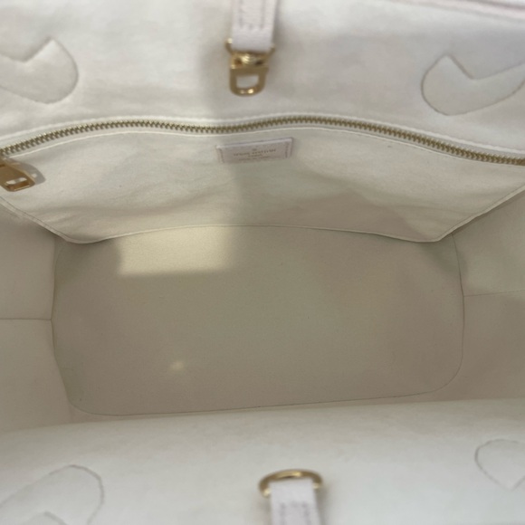16. Louis Vuitton Empreinte Monogram Giant By The Pool Never full - Picture 6 of 10